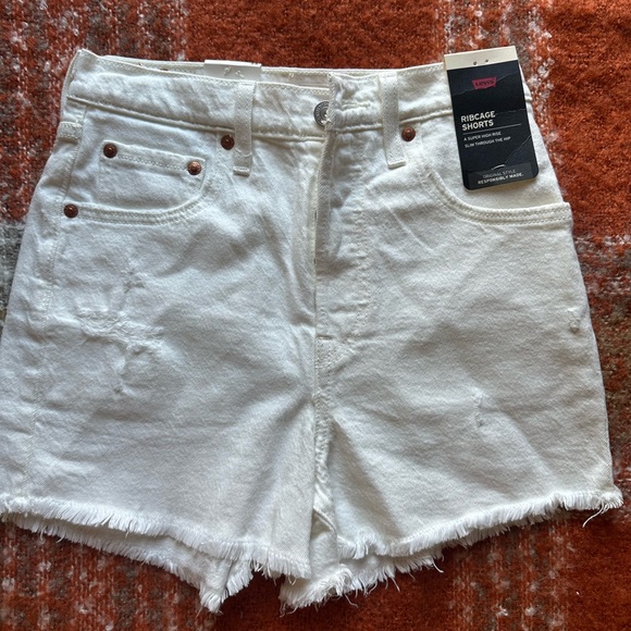 Levi's White Ribcage Shorts - Picture 3 of 5